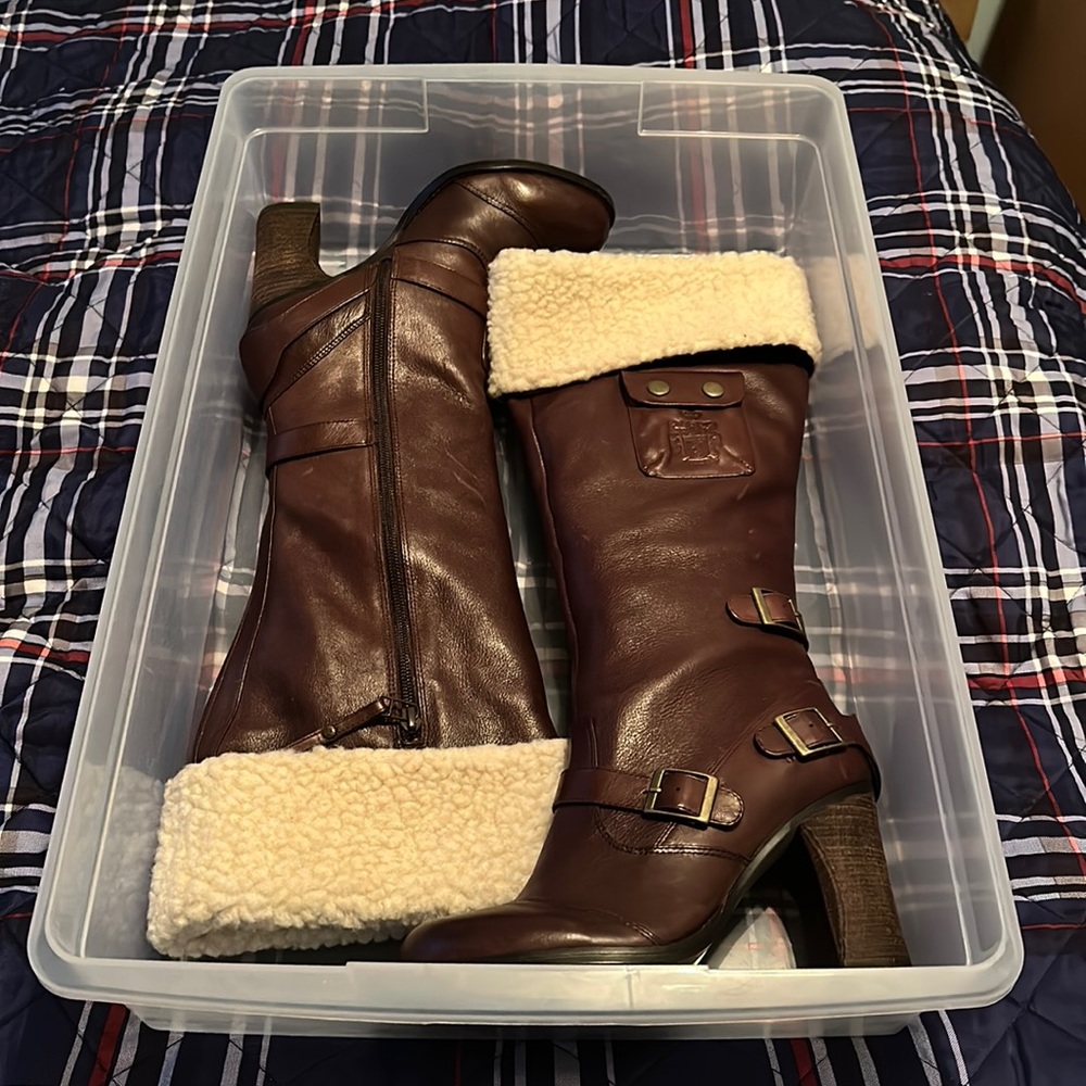 Fergie leather chunky vintage boots with Sherpa top. Never used, but no tag.